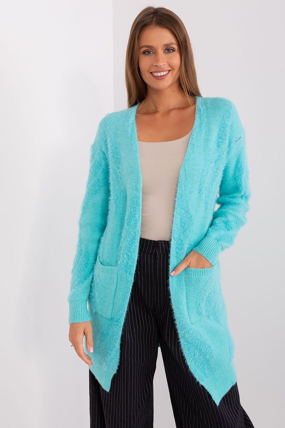  Cardigan model 188285 AT 