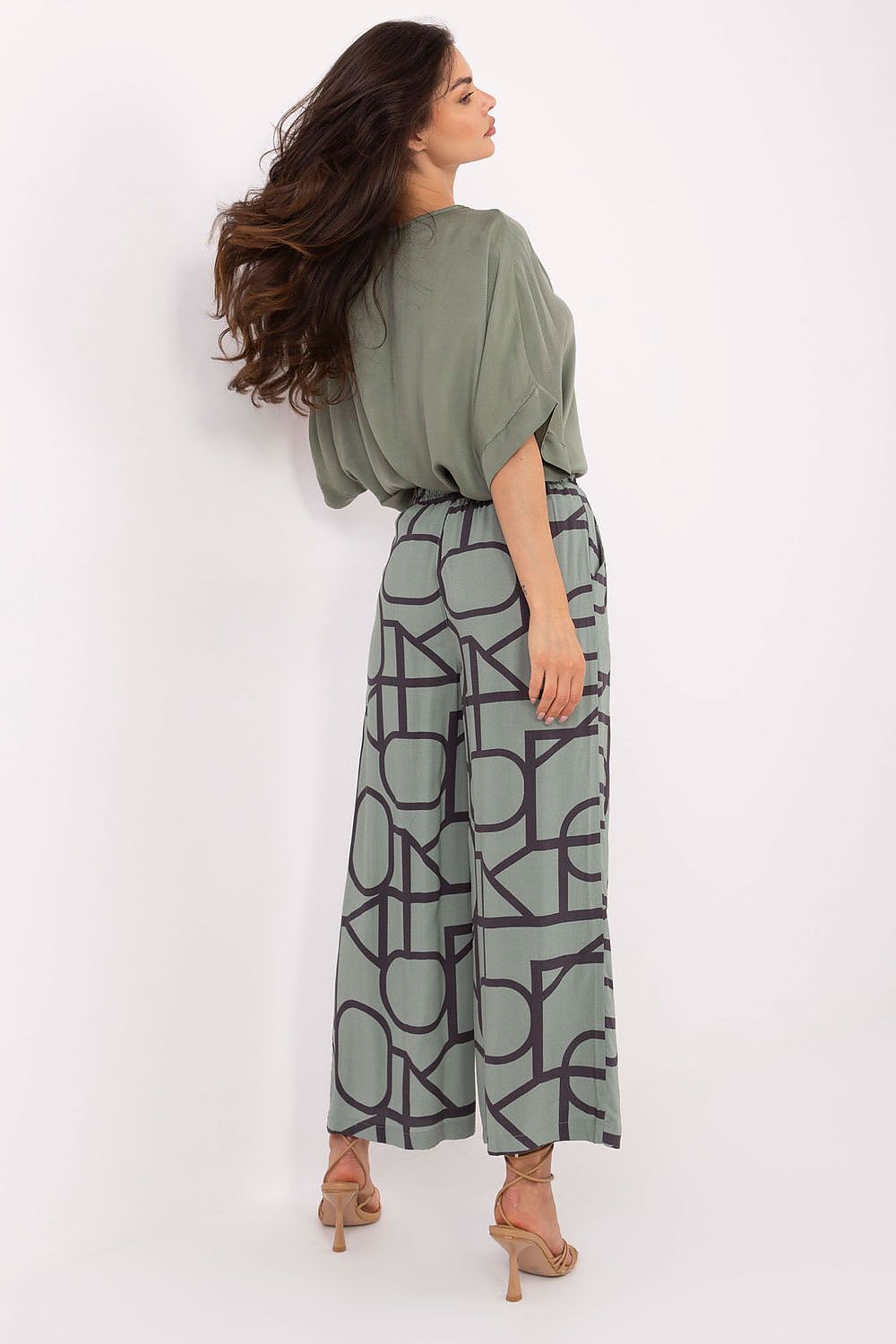  Women trousers model 215118 Sublevel 