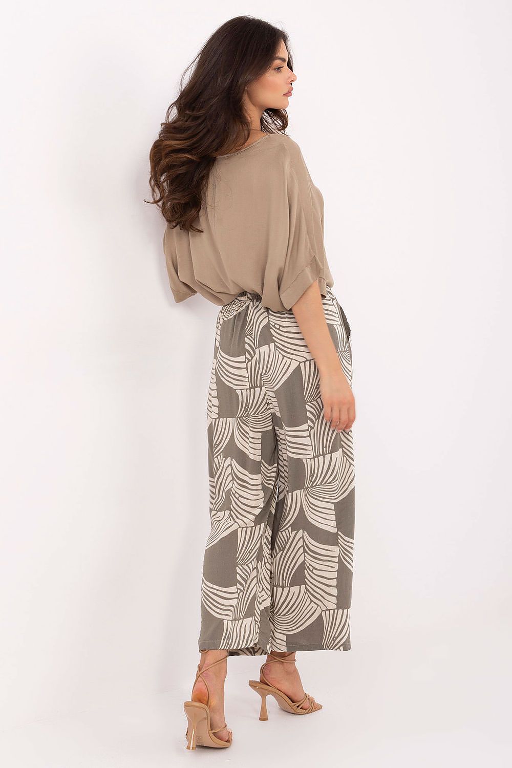  Women trousers model 215119 Sublevel 
