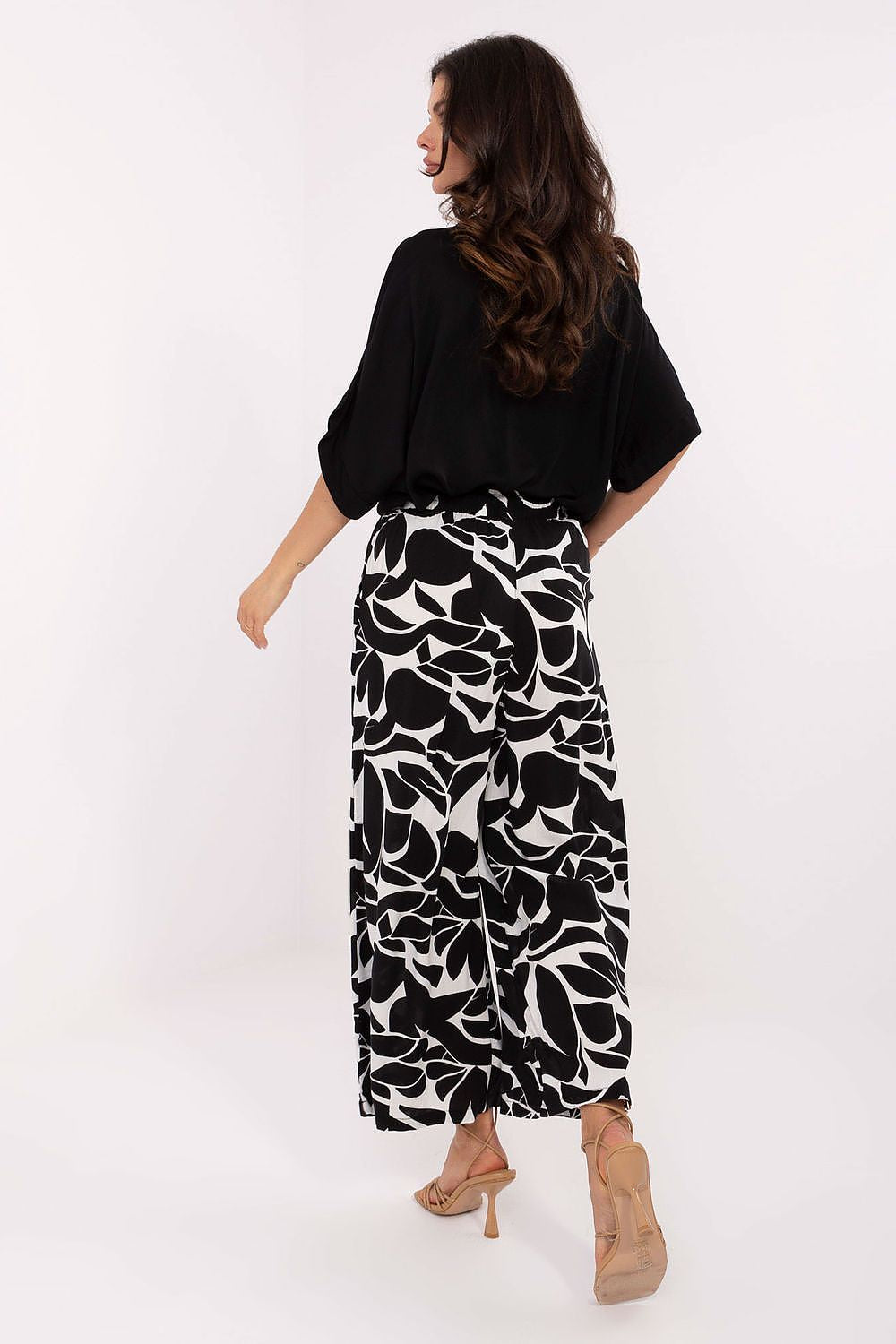  Women trousers model 215122 Sublevel 