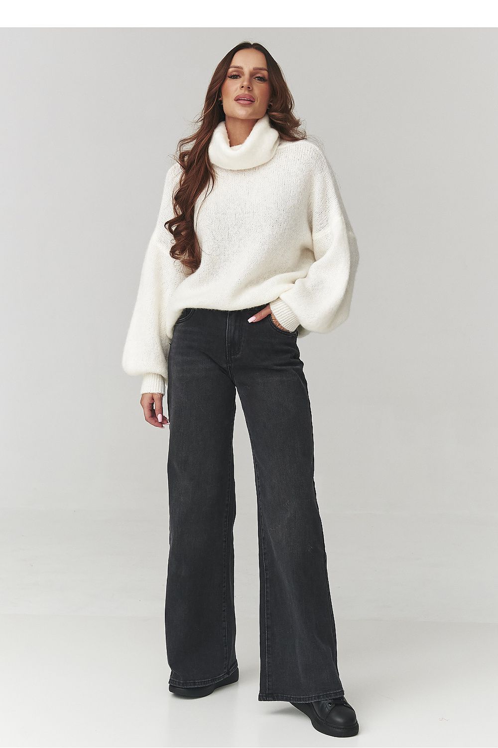  Rollkragenpullover model 220793 Makadamia 